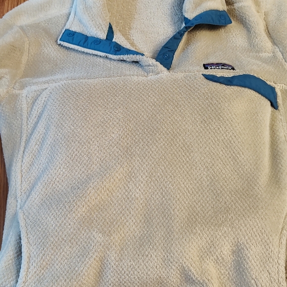 Patagonia Women's Cream and Blue Pullover. Size XL. - Picture 3 of 5